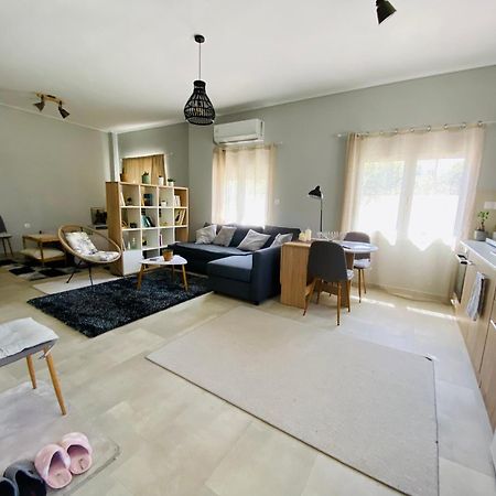 Xrysa'S Central City Apartment Missolonghi Bagian luar foto